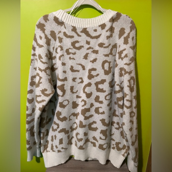 White Birch Size 1X white and tan cozy oversized sweater - Picture 3 of 3